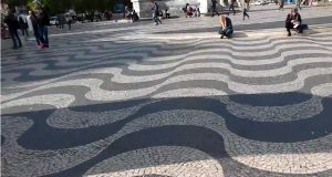 Calçada portuguesa en la Praça Rossio de Lisboa